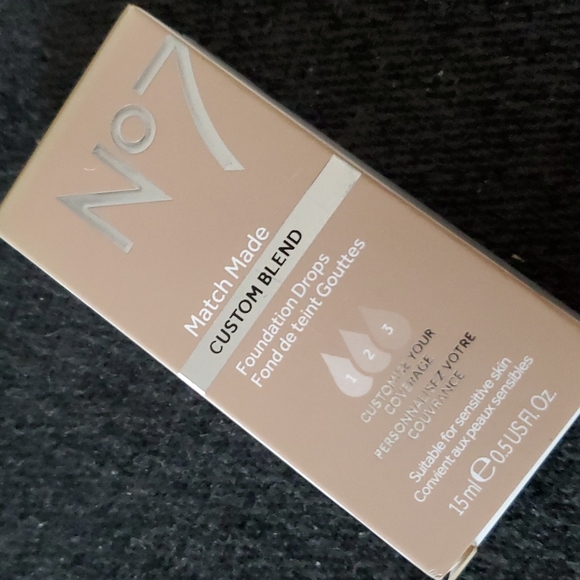 No. 7 MatchMade Premium Foundation drops - Picture 9 of 13